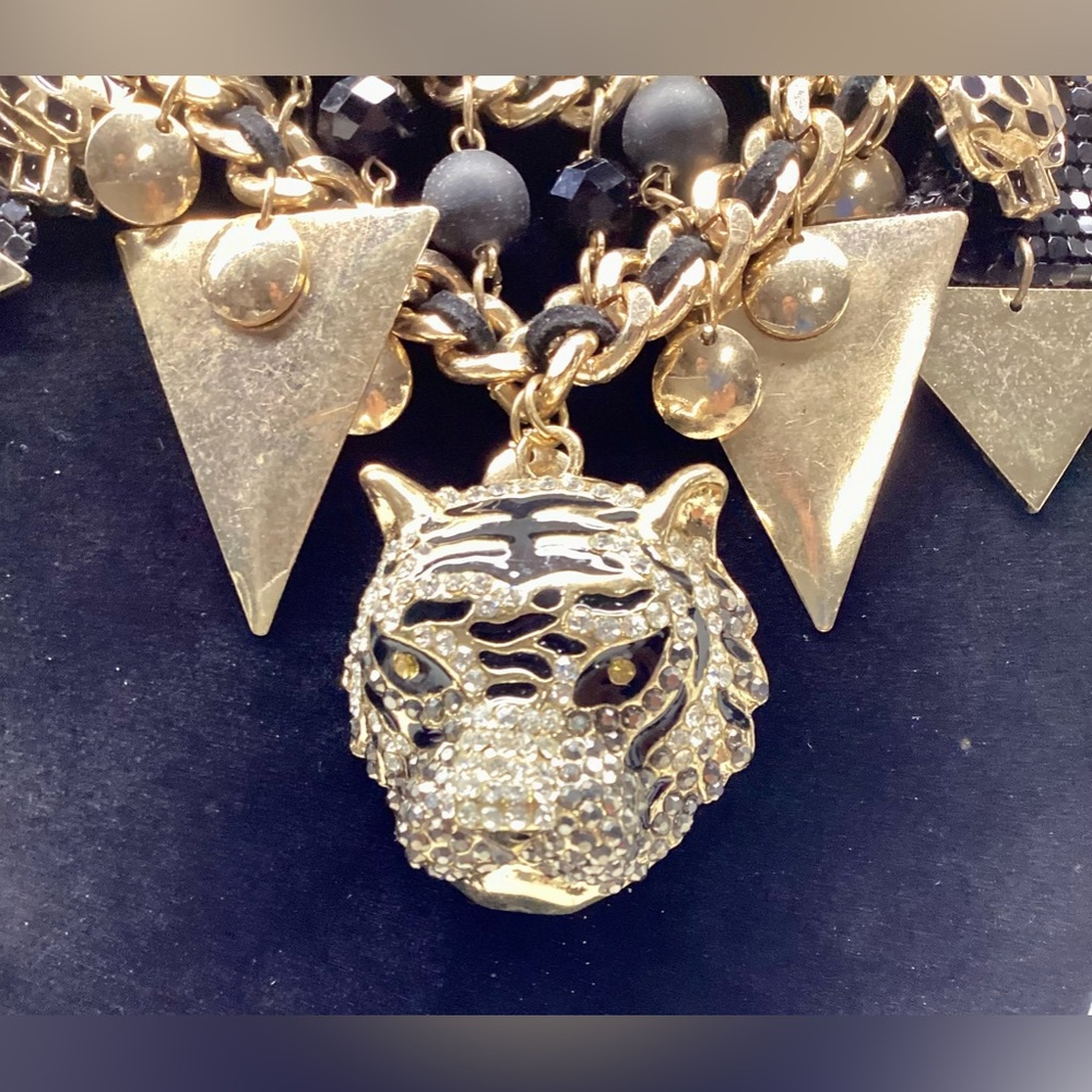 Vintage Aldo 16” rhinestone studded Lion’s Head gold tone necklace